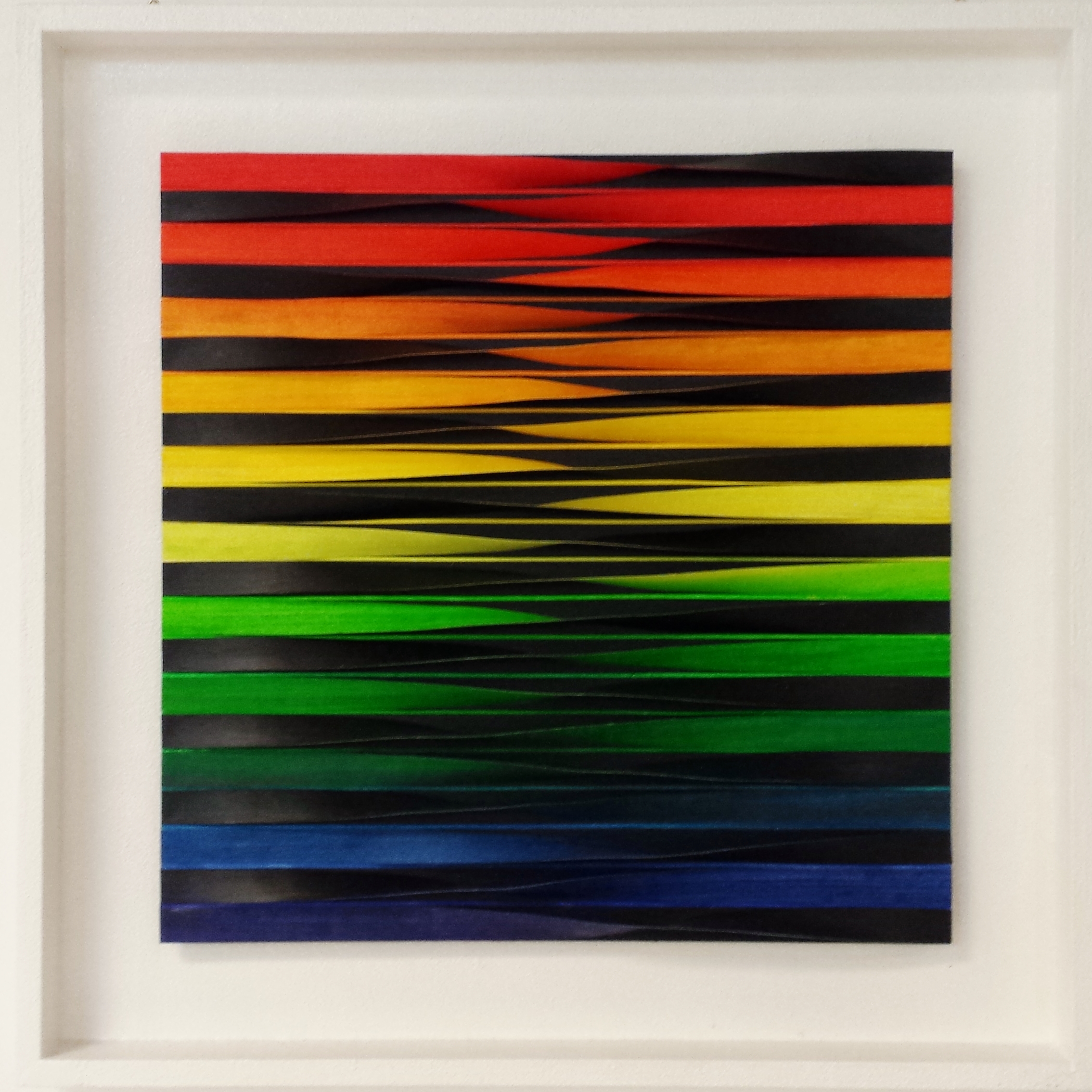 Spektralfarben 1: gedrehtes Papier, 40*40 cm im Rahmen